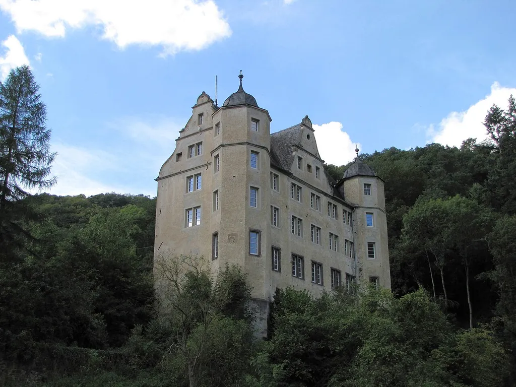 Schweppenburg nearby Brohl-Lützing