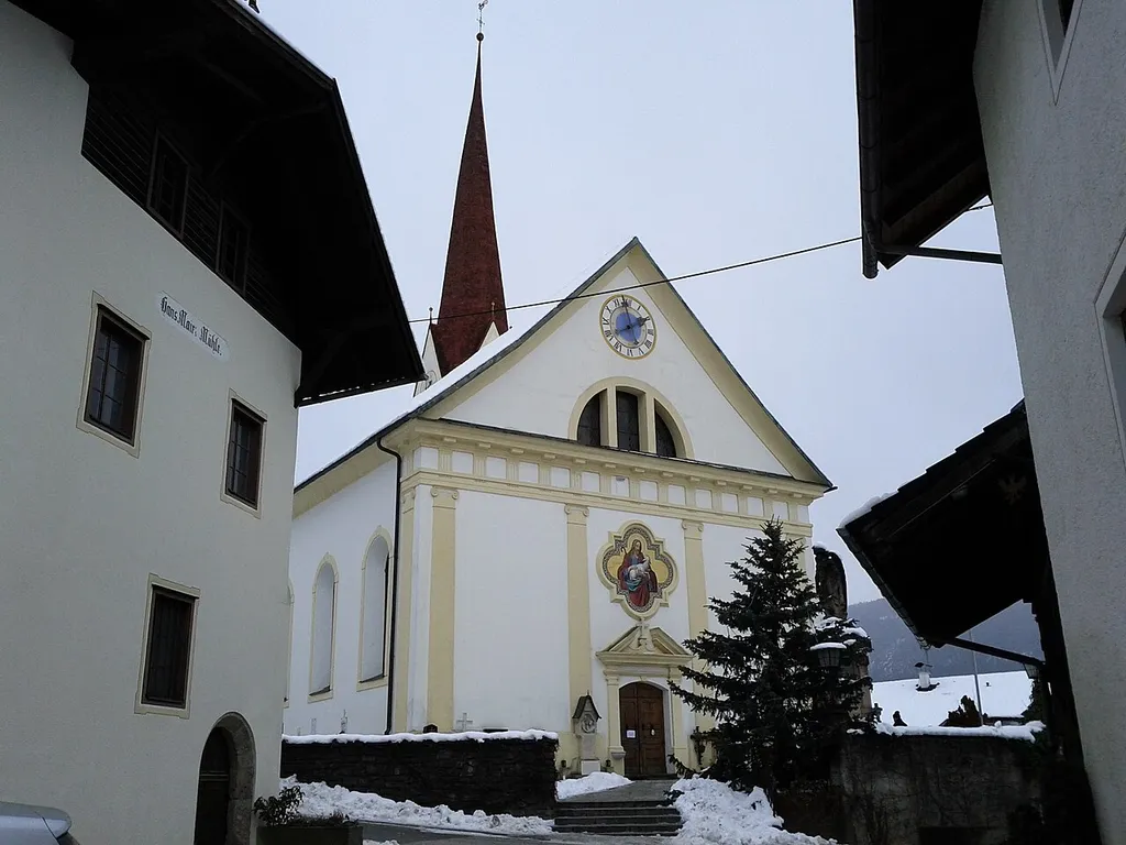 Katholische Pfarrkirche Hl. Margareta und Friedhof