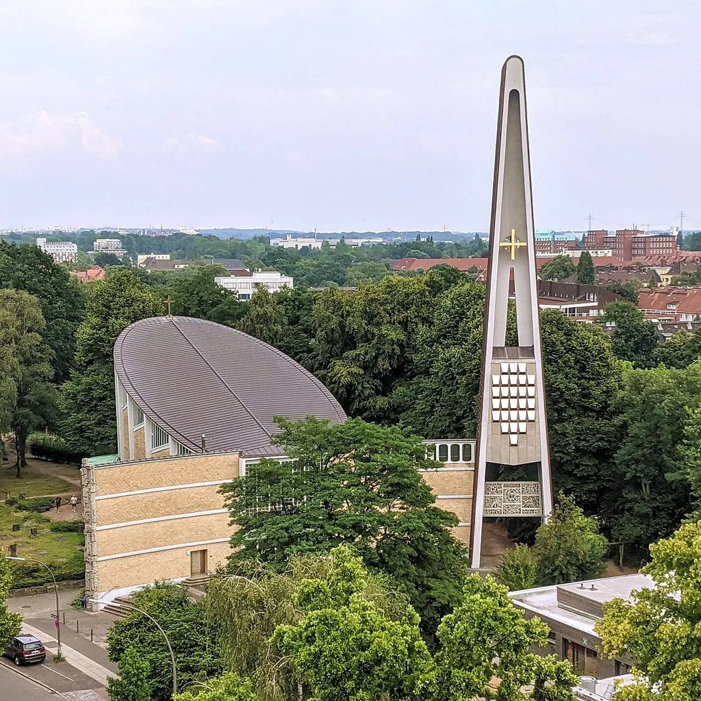 Dreifaltigkeitskirche Hamburg-Hamm vom Turm der benachbarten Herz-Jesu-Kirche