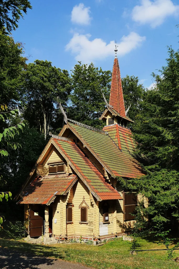Stabkirche Stiege (Unterharz, zwischen Stiege und Güntersberge, nahe der Ruine des Albrechtshauses); inzwischen wurde diese Kirche hier ab- und im Ort Stiege wieder aufgebaut.