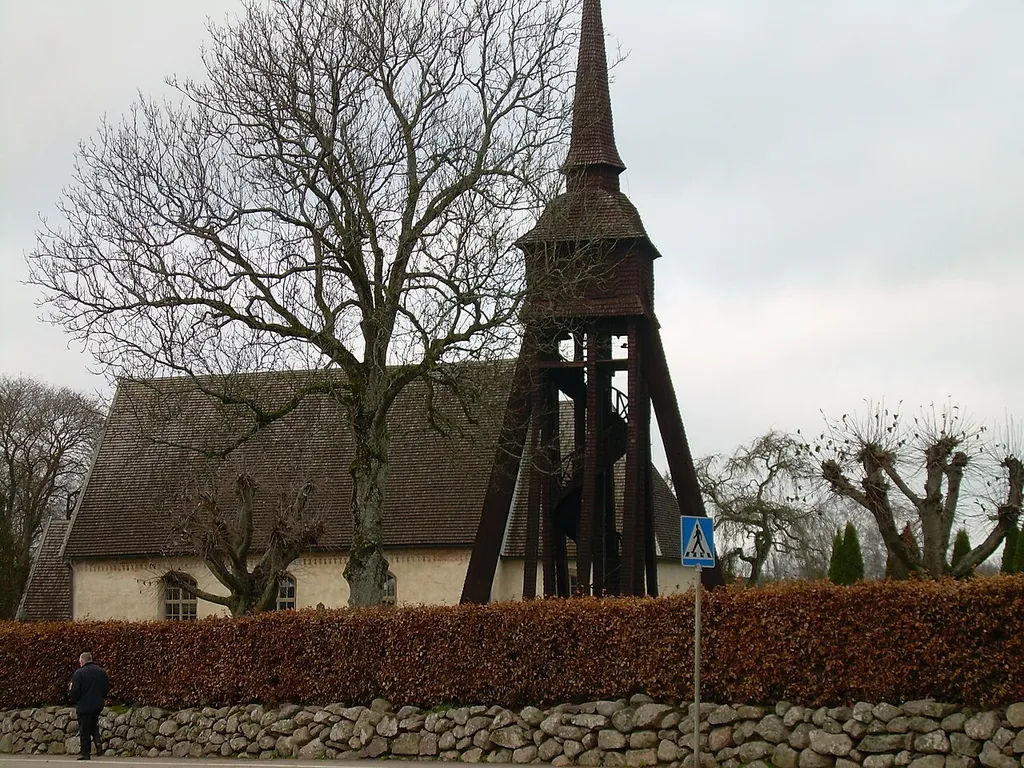 Alvesta kyrka (från söder)
