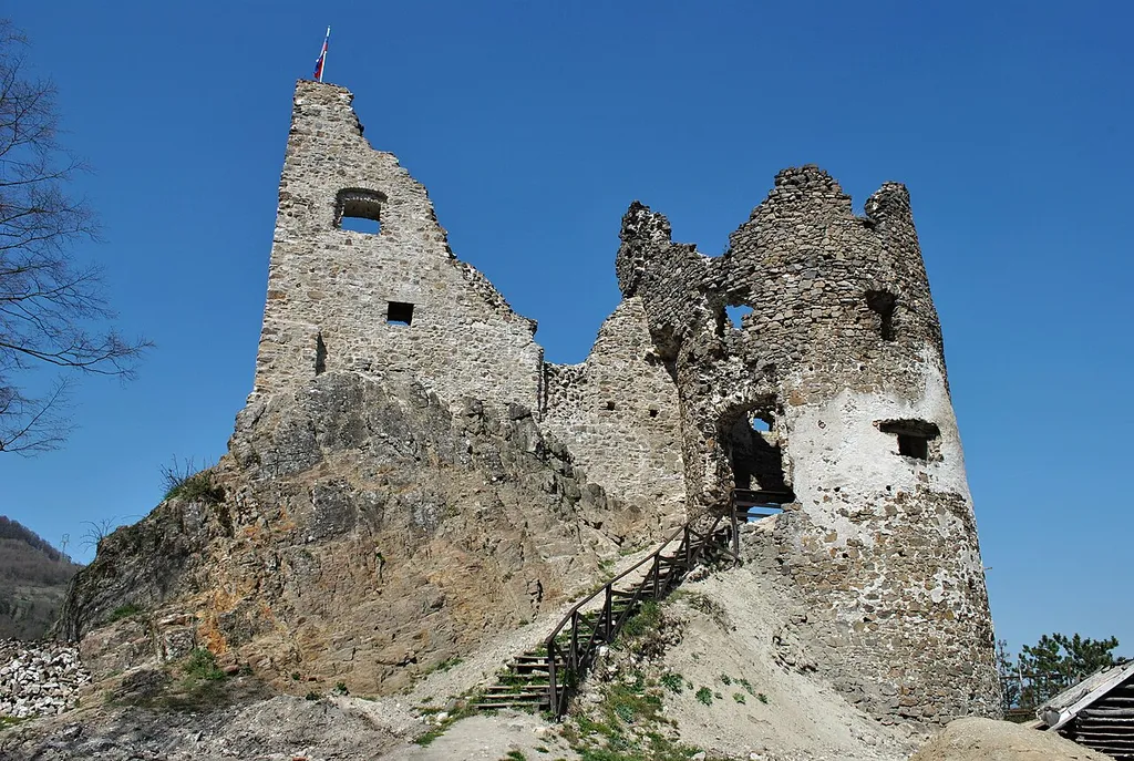 Revište castle, ruins of tower