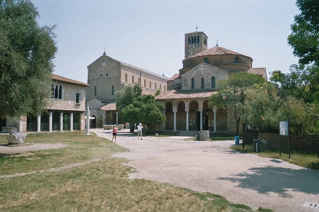 Basilique de Torcello. en:Cathedral of Santa Maria Assunta and Santa Fosca, Torcello.
