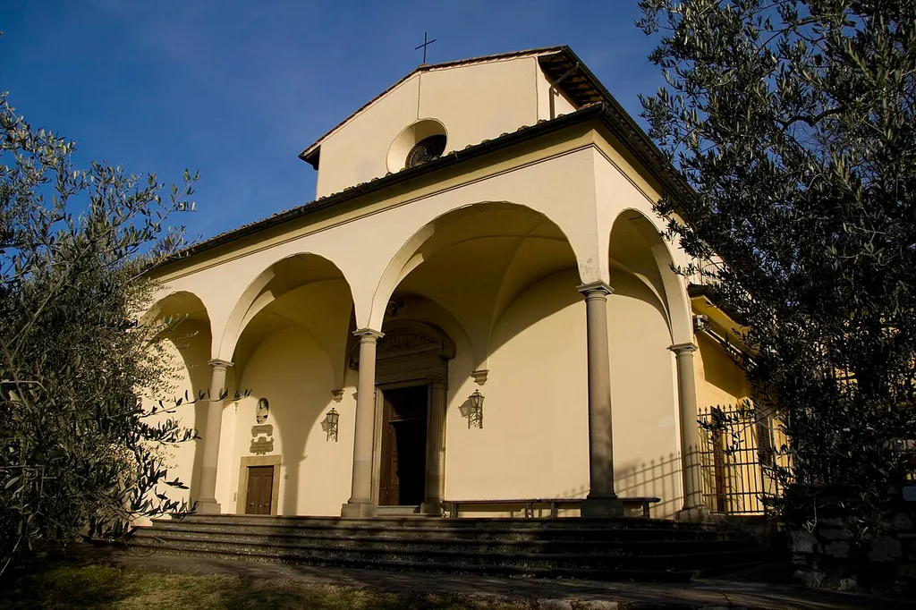 La facciata della chiesa di chiesa di Santa Lucia alla Castellina