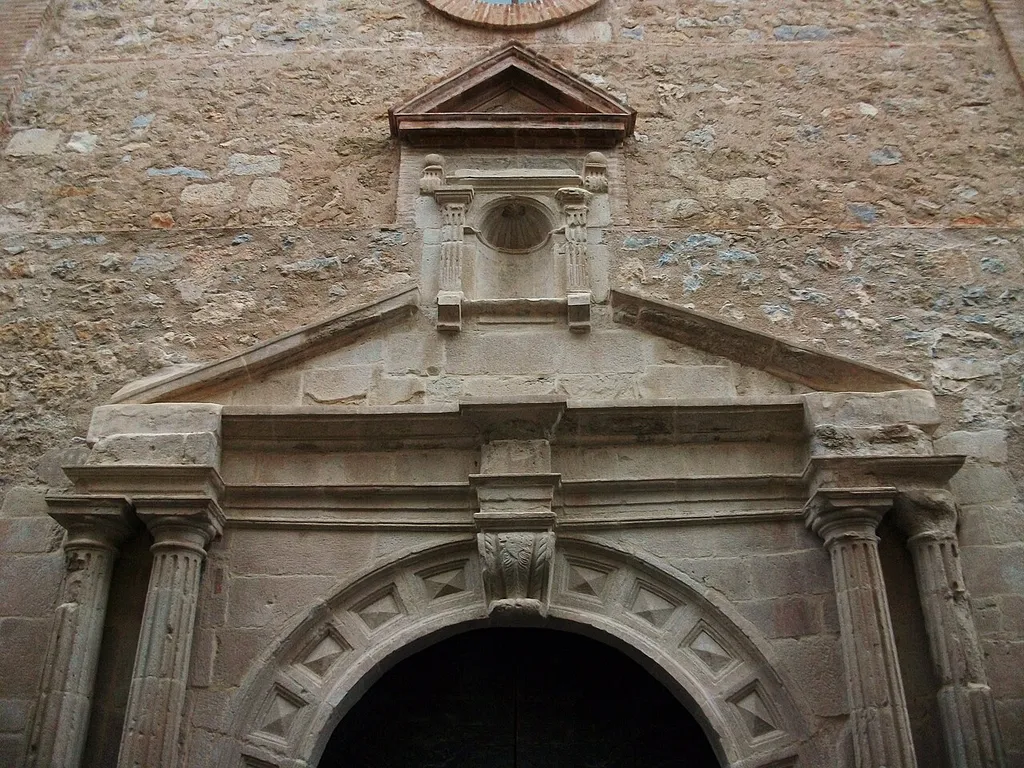 Portada de l'església de l'antic convent dels Socors de Xèrica (l'Alt Palància, País Valencià).