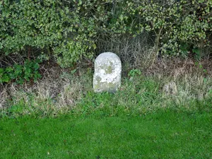 Milestone, Old London Road, Milestone Cottage, nr Morton Grange