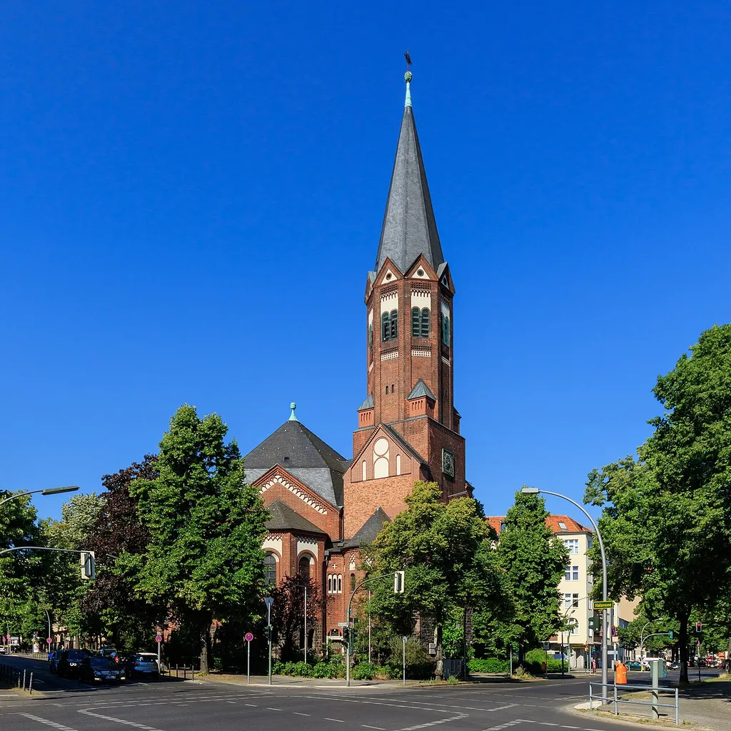 Hochmeister-Kirche in Berlin-Halensee (Westfälische/Paulsborner Str.)