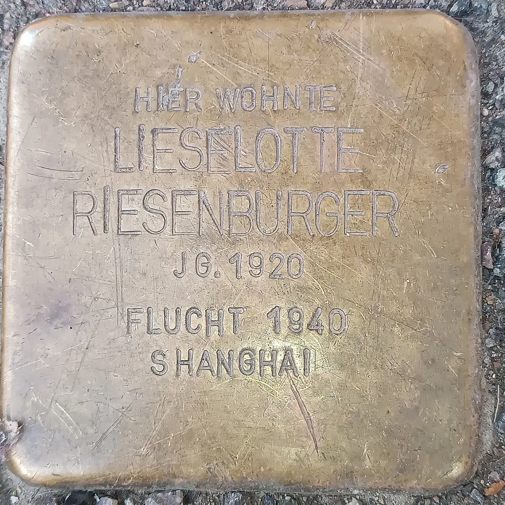 Stolperstein in der Jablonskistraße 26 (Prenzlauer Berg) für Lieselotte Riesenburger, Jg. 1893