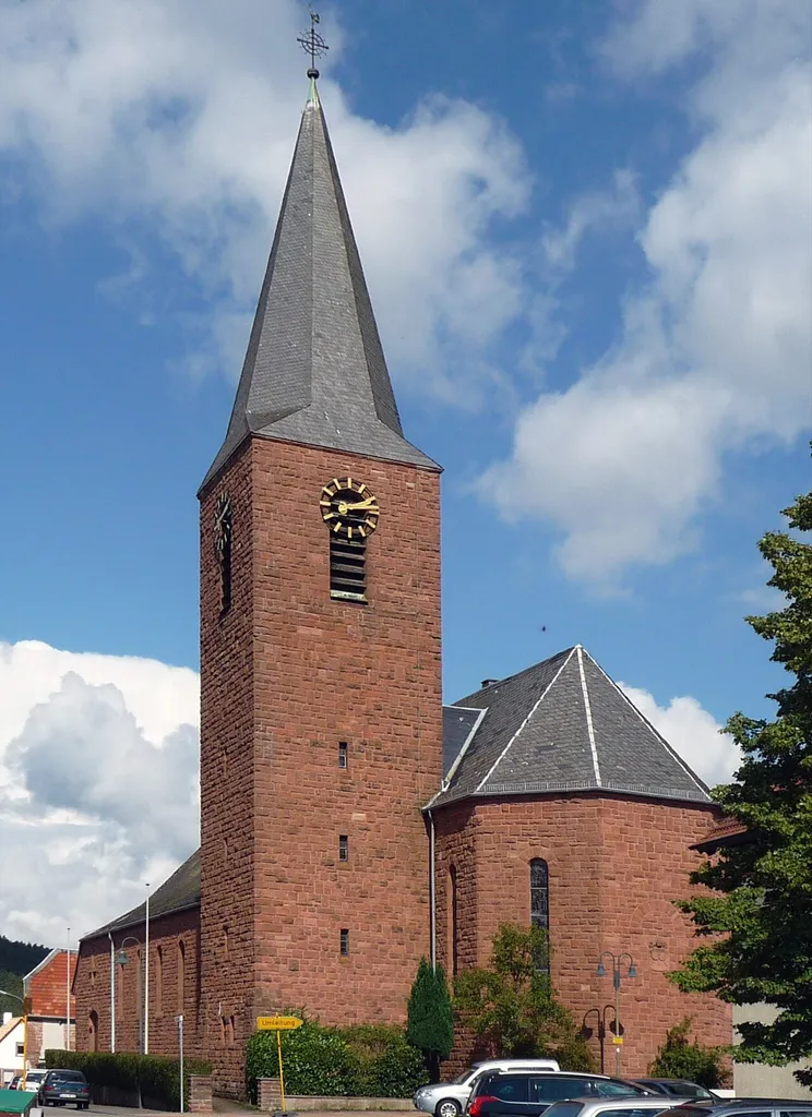 Die 1933/34 erbaute katholische Kirche St. Konrad von Parzham (auch Bruder-Konrad-Kirche) steht in der Ortsmitte von Esthal im Pfälzerwald.