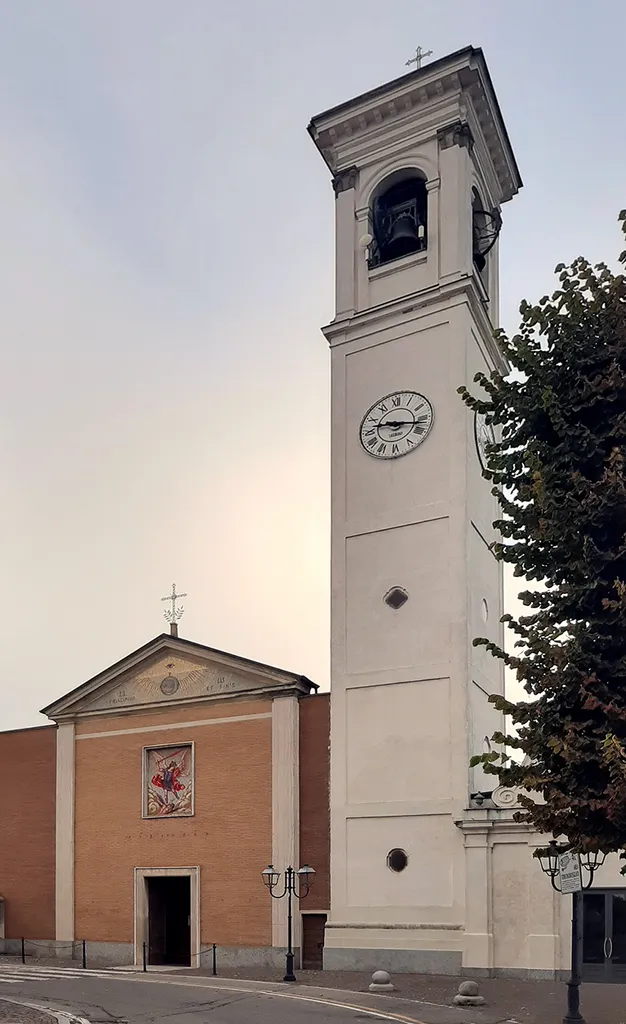 La chiesa parrocchiale di San Michele Arcangelo a Vidardo, frazione del comune di Castiraga Vidardo (LO).