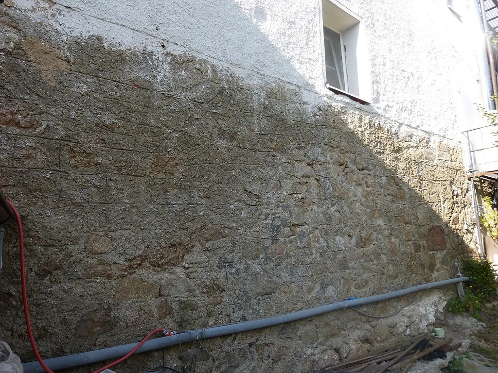 Reste der Schlossmauer, Im Burghof 5