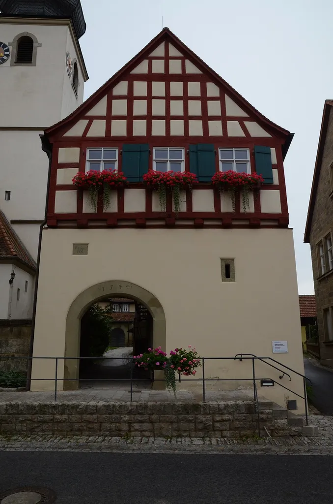 Nenzenheim Kirche und Kirchenburg