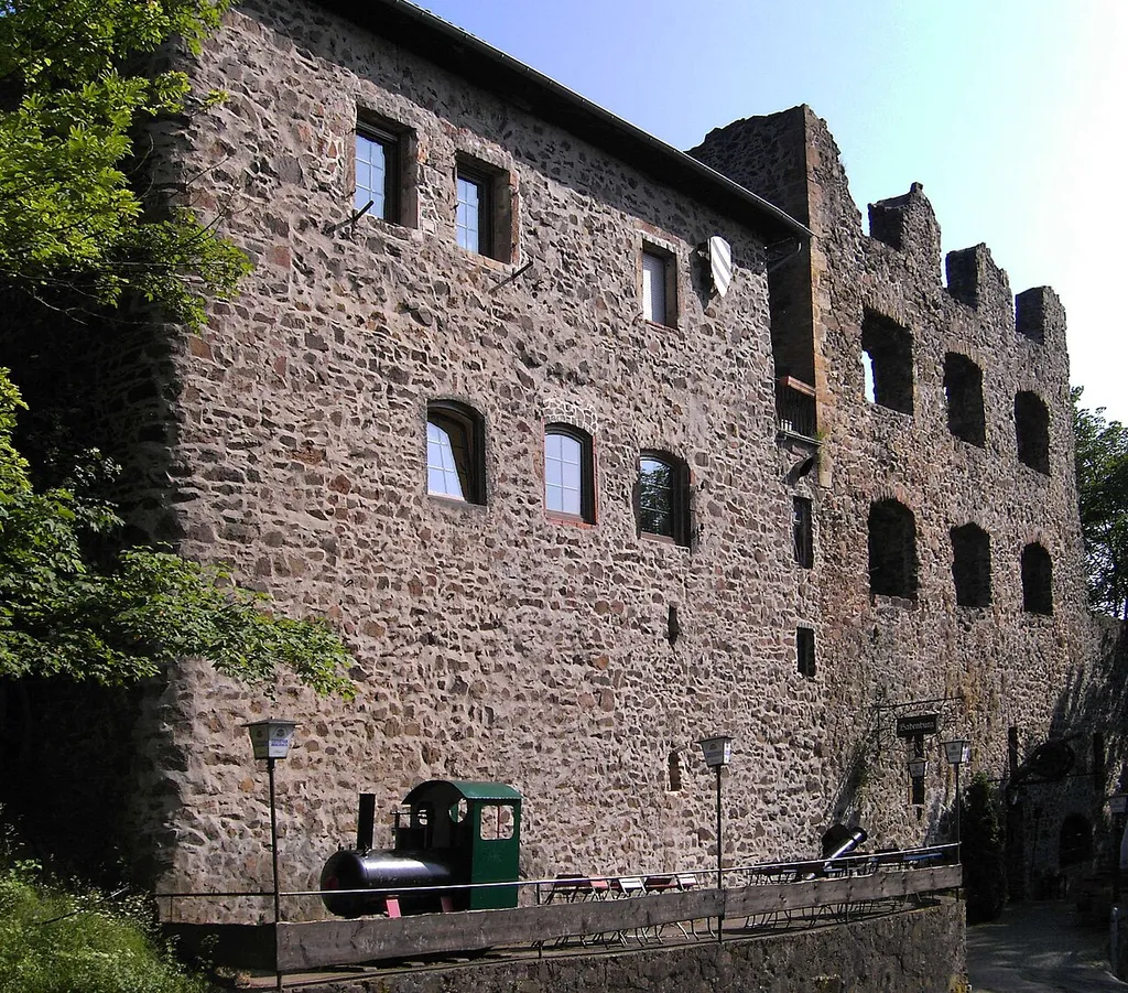 Badenburg bei Gießen, Deutschland. Frontseite zur Lahn.