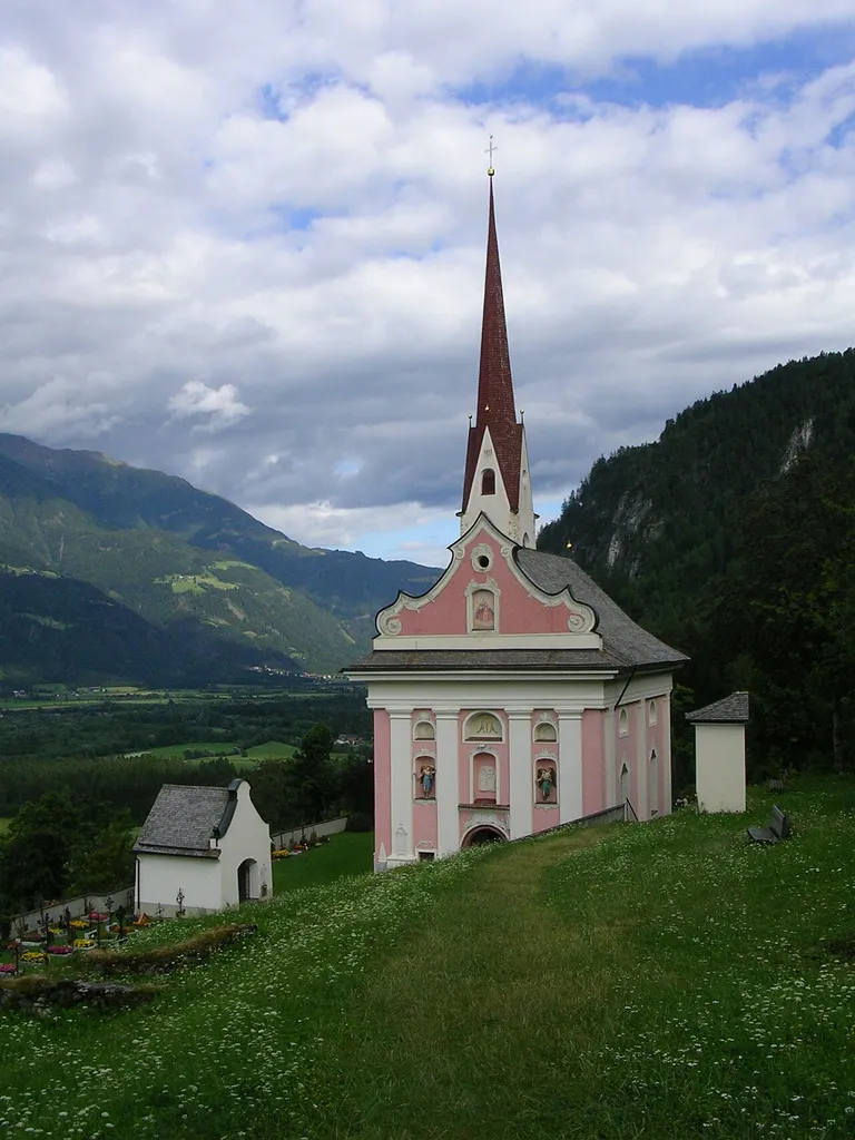 Lavant - Pfarrkirche Heiliger Ulrich This media shows the protected monument with ObjektID 2467 in Austria. (Commons, de, Wikidata)