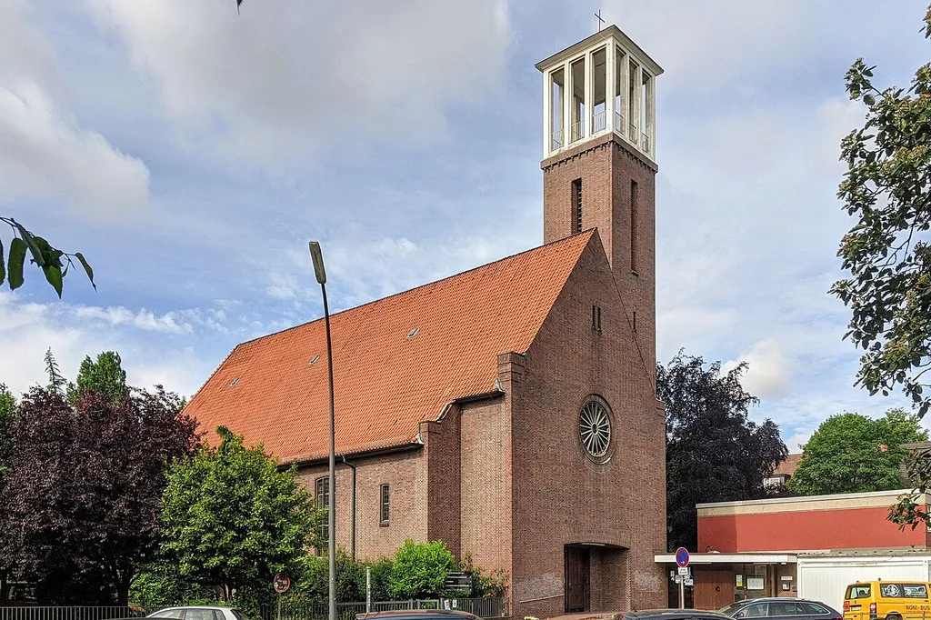 Katholische Herz-Jesu-Kirche im Hamburger Stadtteil Hamm, erbaut 1925 und nach Kriegszerstörung 1951/52 verändert wiederaufgebaut, , Architekt: W. Kammenhuber This is a photograph of an architectural monument.It is on the list of cultural monuments of Hamburg, no. 14173.