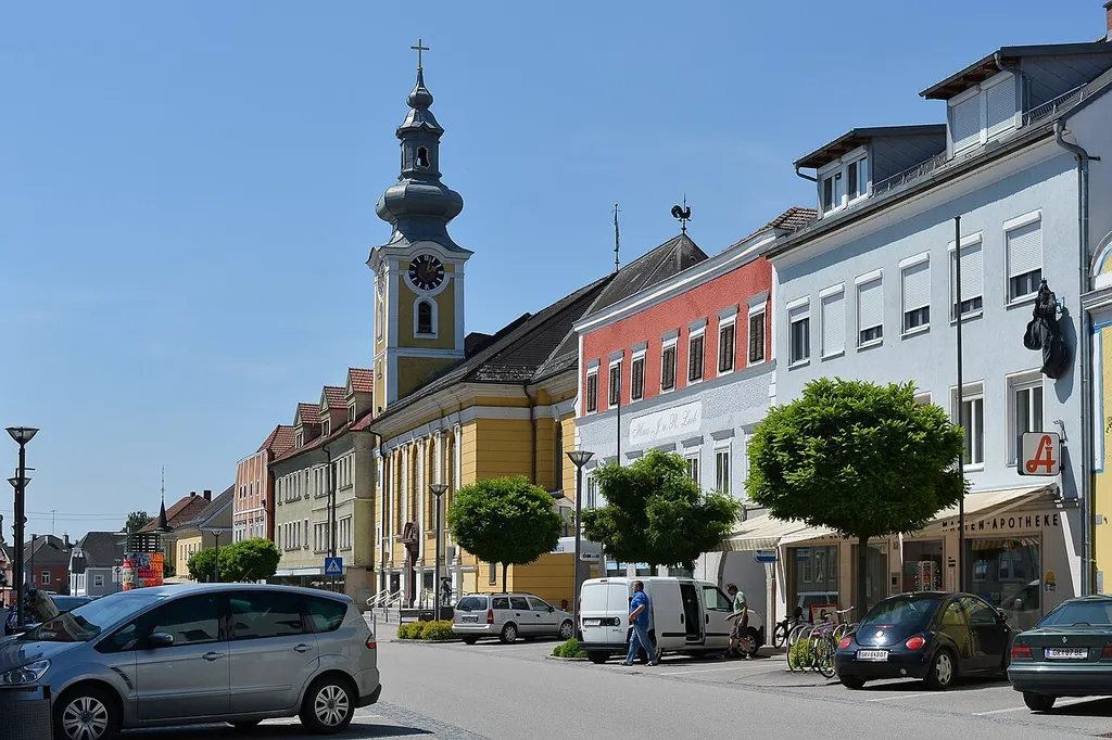 Main Square of Neumarkt im Hausruckkreis with cath. parish church.