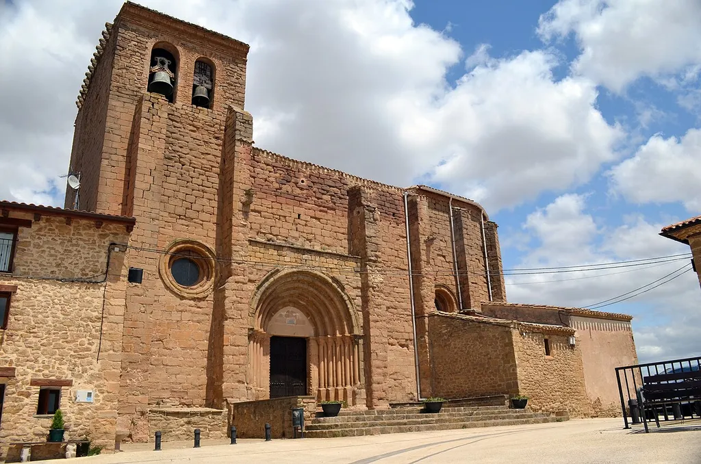 Entrada sur de la iglesia de San Juan Bautista de Aberin