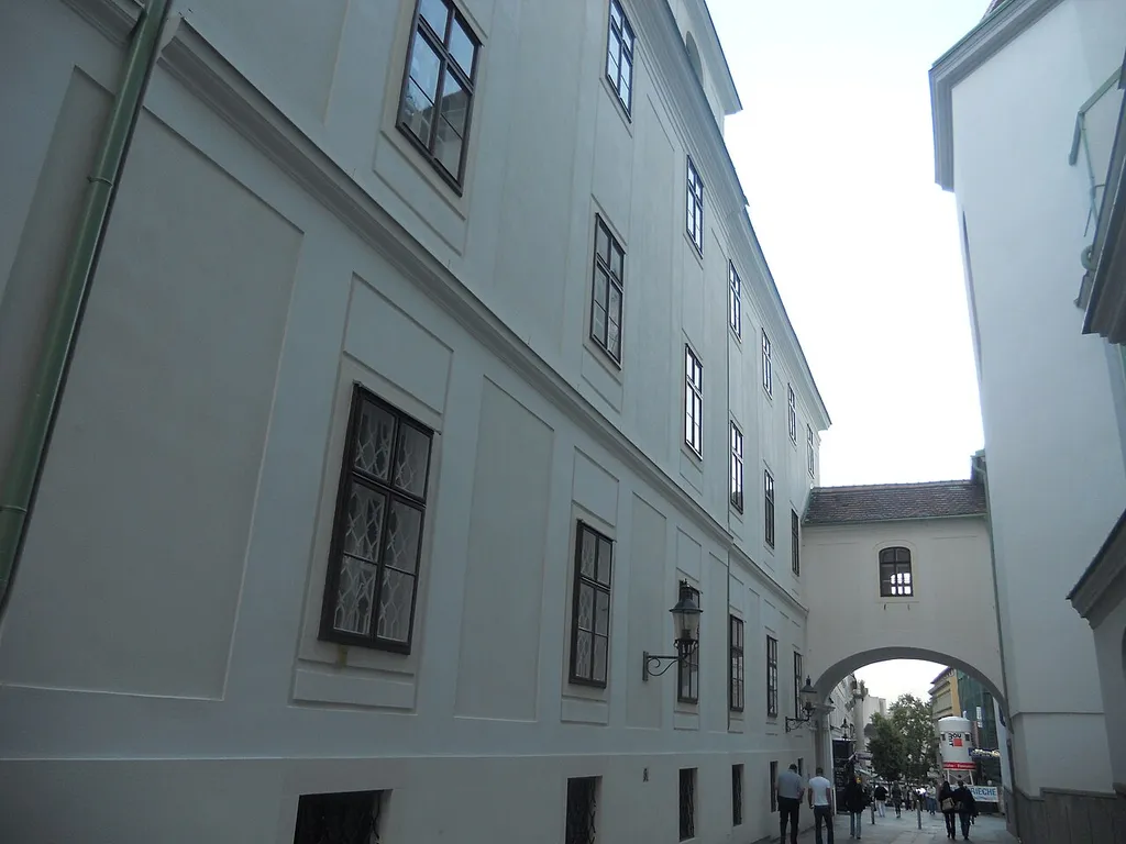 Der Pfarrhof der Mariahilfer Kirche in Wien, das ehemalige Barnabitenkloster