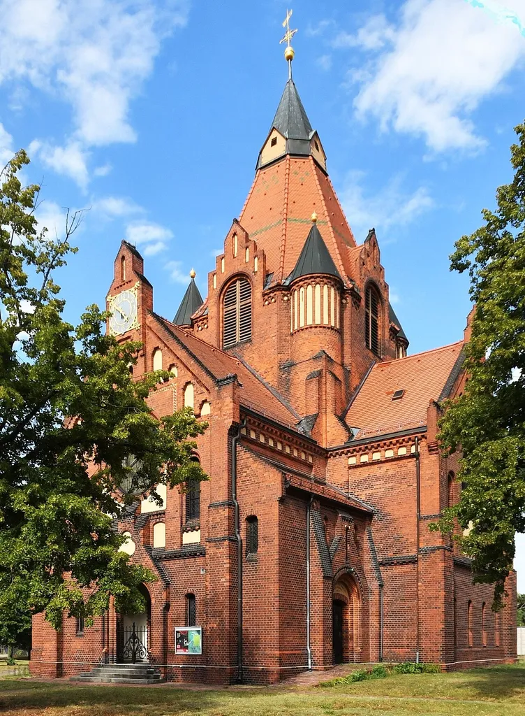 Bild (Außenansicht) aus dem Jahre 2020 der Melanchthonkirche im Stadtteil Dessau-Alten
