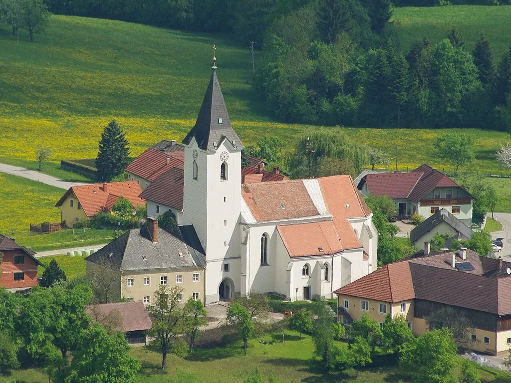 Blick vom Walzberg auf die Wallfahrtskirche St. Gotthard in der Gemeinde Texingtal