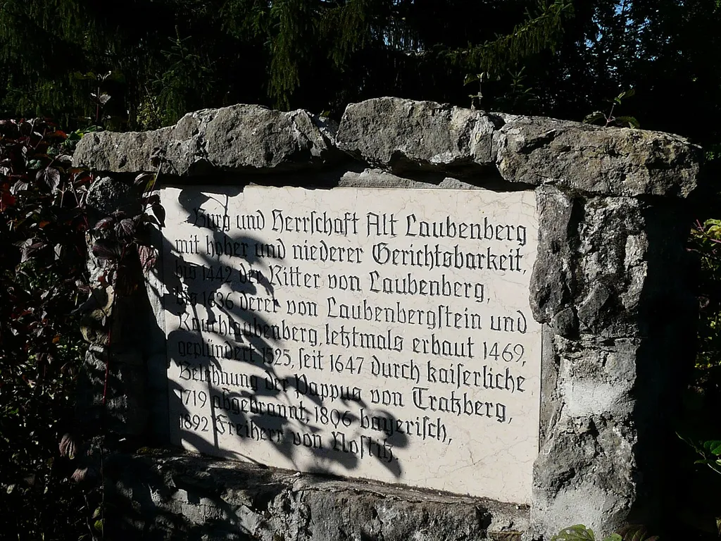 Denkmaltafel an der Ruine Altlaubenberg bei Grünenbach