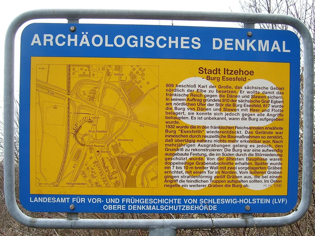 Informationsschild zur ehemaligen Esesfeldburg in Heiligenstedten