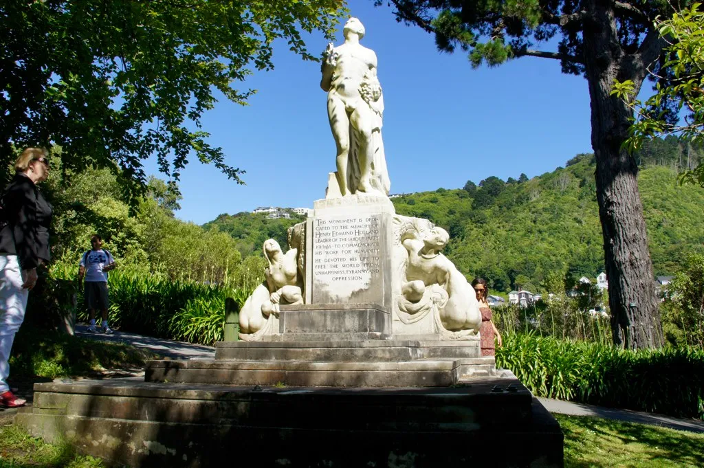 Holland Monument