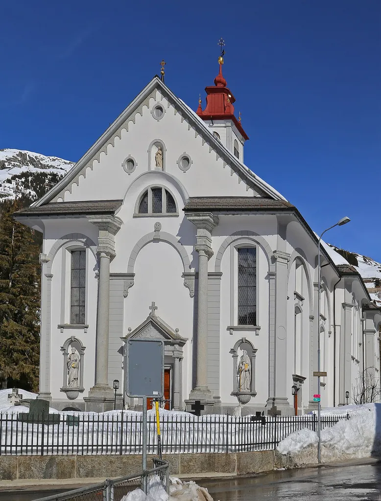 Pfarrkirche St. Peter und Paul in Andermatt, eine Gemeinde im Kanton Uri, Schweiz.