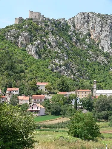 Prozor Fortress above the town of Vrlika.