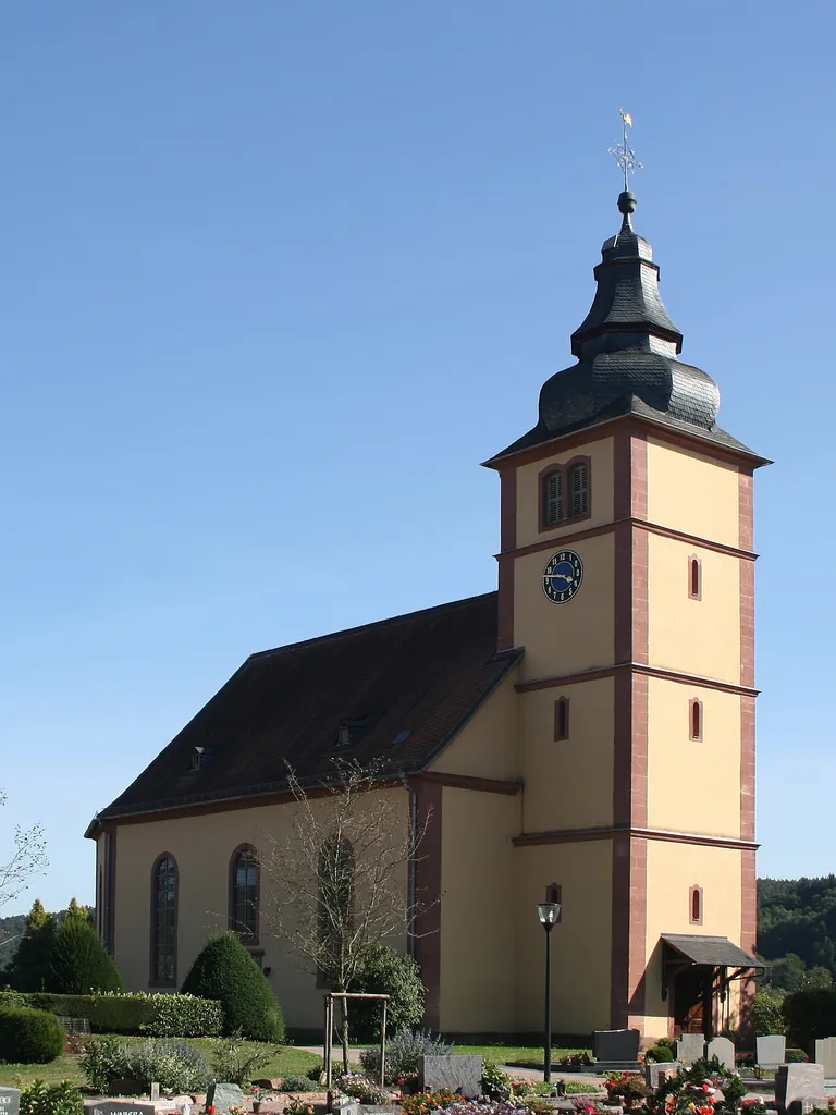 Evangelische Kirche Breuberg-Sandbach, Blick von Nordwesten.