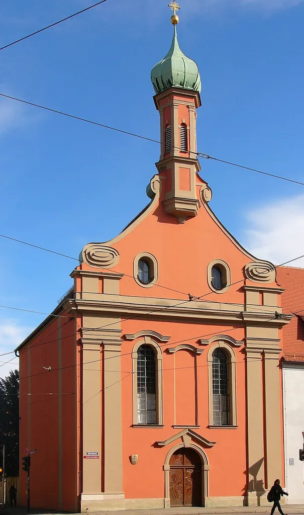 Ehem. Dominikanerinnenklosterkirche St. Margareth; jetzt Kath. Spitalkirche, Saalbau mit eingezogenem Chor, Volutengiebel mit sechseckigem Turm mit Zwiebelhaube, 1298 gegründet, Kirchenneubau 1521 und 1594, Umbau und Anlage der Westfassade mit Volutengiebel um 1720; mit Ausstattung.