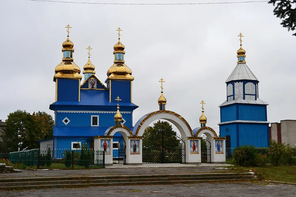 Михайлівська церква (дер.) (1775 рік) - вигляд із заходу з дзвіницею - Грудки (кол. Ольбле-Руське, вул. Соціальна) Камінь-Каширський район Волинська область Україна
