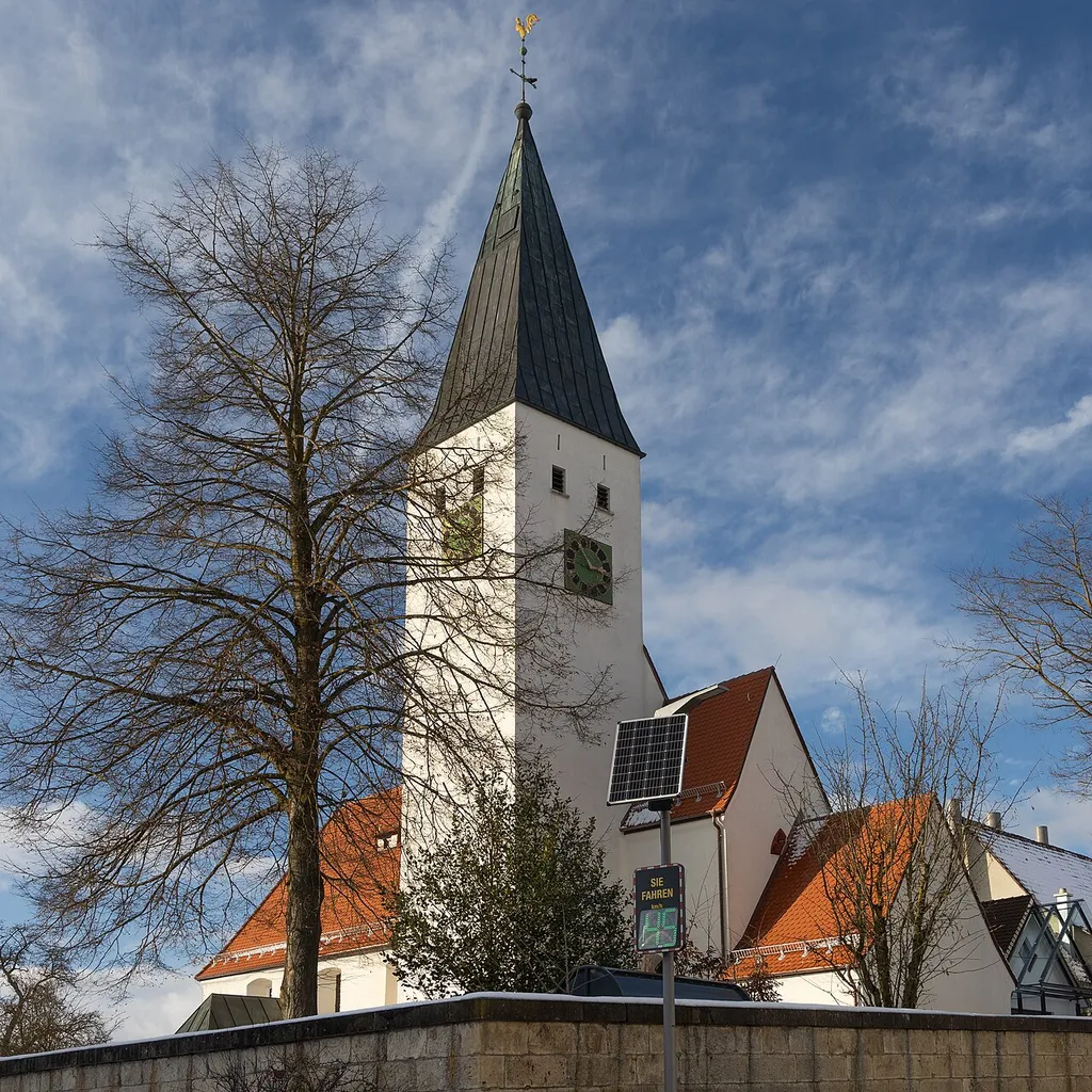 Südostansicht der Georgskirche in Ettlenschieß von der Straße aus gesehen.