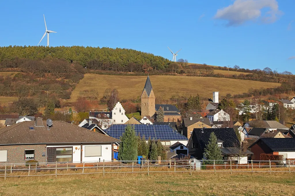 Mechernich-Kallmuth: Aussicht über das Dorf einschl. der Kirche St. Georg
