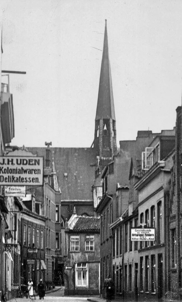 Blick auf den Turm der Gasthauskirche (Emden), die 1938 ausbrannte
