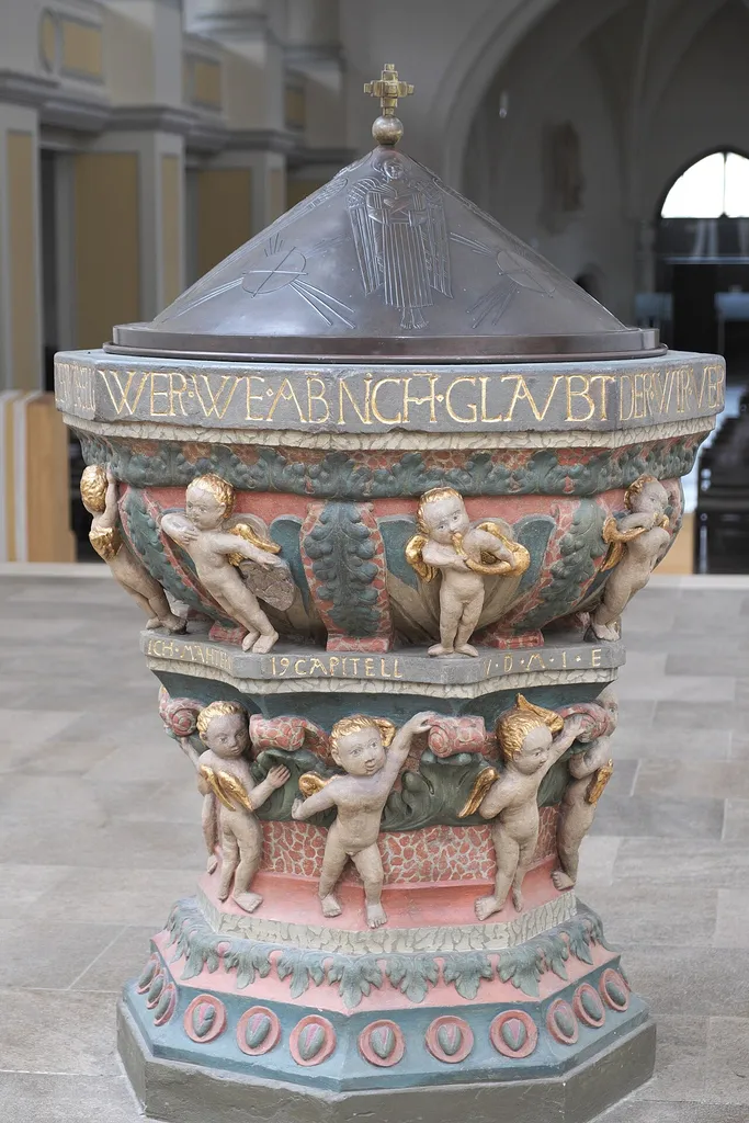 Evangelisch-lutherische Stadtkirche St. Moriz in Coburg im Regierungsbezirk Oberfranken (Bayern/Deutschland), Taufbecken von 1539