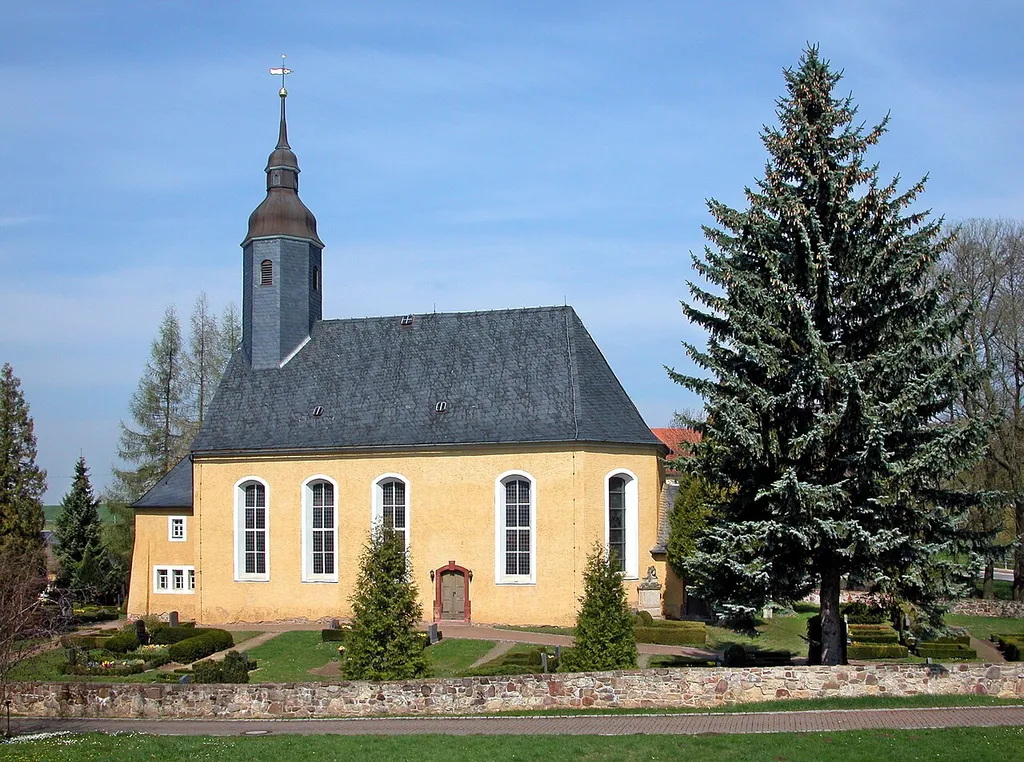 21.03.2009 04703 Bockelwitz: Dorfkirche, 1797 an Stelle einer älteren, baufälligen Kirche neu erbaut. Die Pläne stammen vom Amtszimmermeister August Bormann aus Wermsdorf, der den Bau auch zusammen mit dem Amtsmaurermeister Gottfried Wartig, beide aus Wermsdorf, ausführte. Kirchenpatron war Friedrich August von Carlowitz, der Besitzer des Ritterguts Kroptewitz. [DSCN35653.TIF]20090321010DR.JPG(c)Blobelt