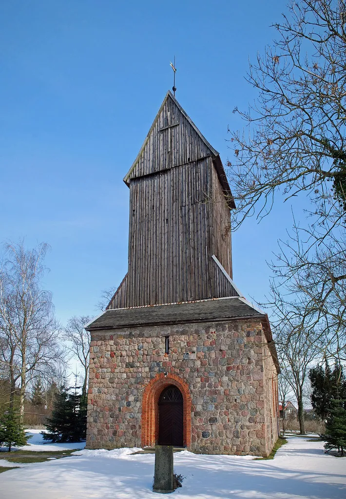 Gebäude und Denkmal in der Uckermark. (Altkreis Angermünde)