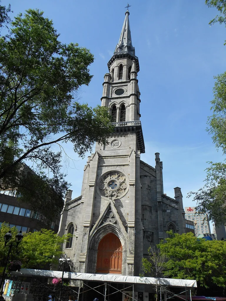 Clocher de l'ancienne église Saint-Jacques le Majeur intégrée au pavillon Judith-Jasmin de l'Université du Québec à Montréal (UQAM).