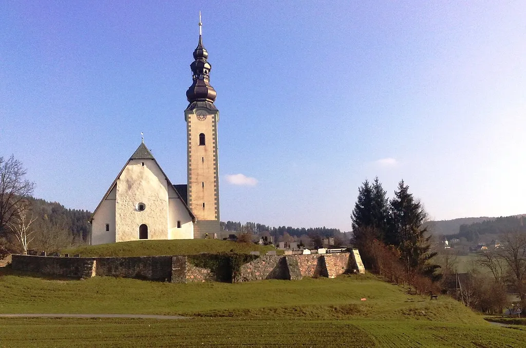 Kath. Filialkirche hl. Klemens und Friedhof