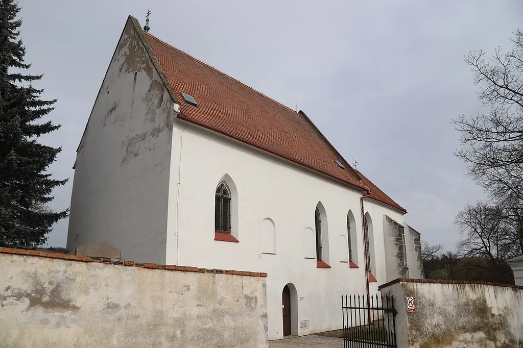 Overview of church of Saint James the Greater in Jemnice, Třebíč District.
