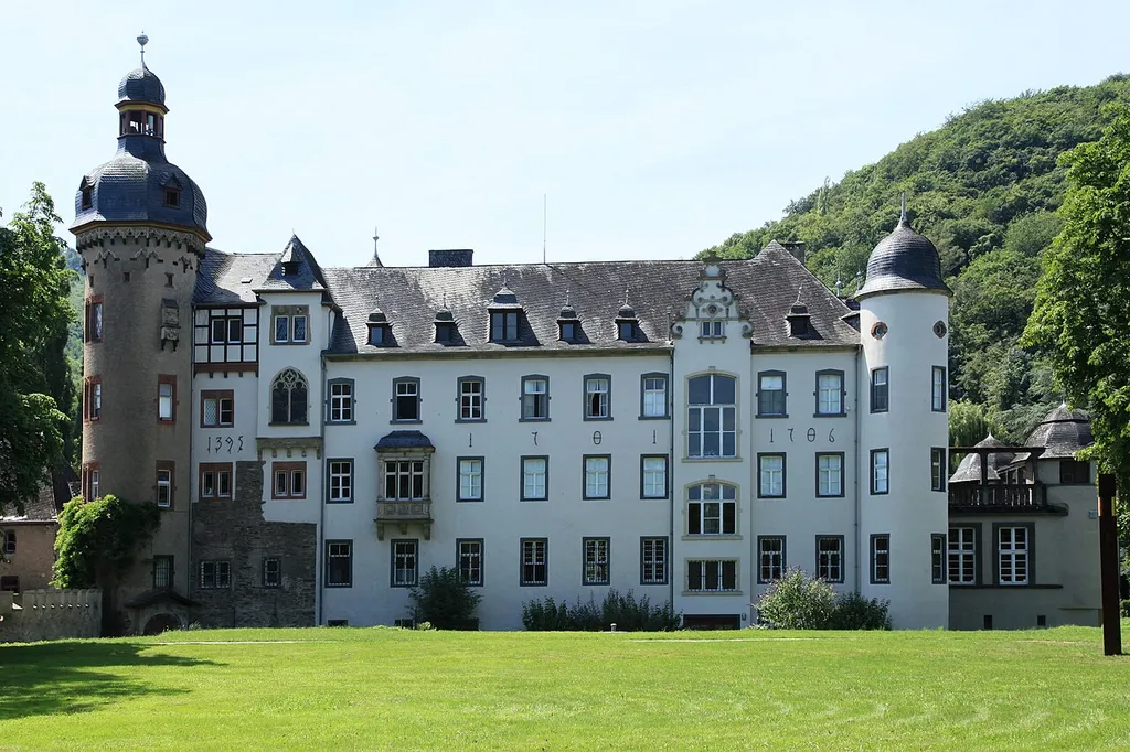 Schloss Burg Namedy im Schlosspark, Schlossstraße in Andernach