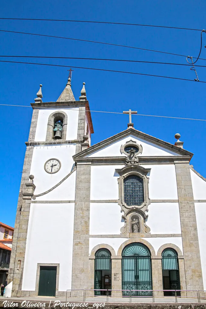 Foi erguida na primeira metade do século XVII. Características Em estilo maneirista e barroco, apresenta com planta em cruz latina. O seu interior é decorado com talha e azulejos. <a href="https://pt.wikipedia.org/wiki/Igreja_de_Nossa_Senhora_do_Carmo_" rel="noreferrer nofollow">pt.wikipedia.org/wiki/Igreja_de_Nossa_Senhora_do_Carmo_</a>(Viana_do_Castelo)