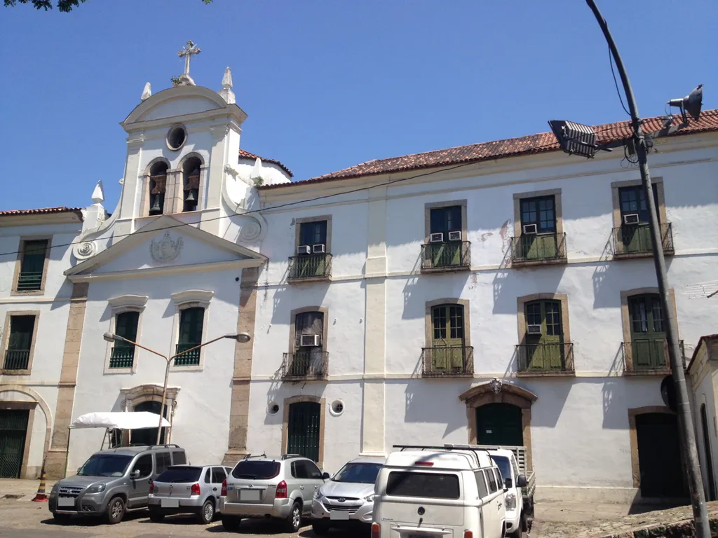 Visão frontal da Igreja de Nossa Senhora do Bonsucesso.