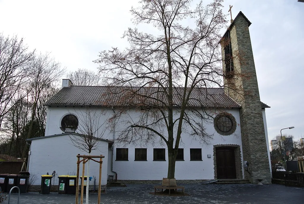 Evangelische Dankeskirche in Frankfurt-Goldstein, Am Goldsteinpark 1, Baujahr 1954, Architekt Ernst Görcke