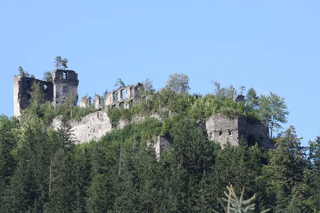 Burgruine Kaisersberg This media shows the protected monument with ObjektID 84873 in Austria. (Commons, de, Wikidata)