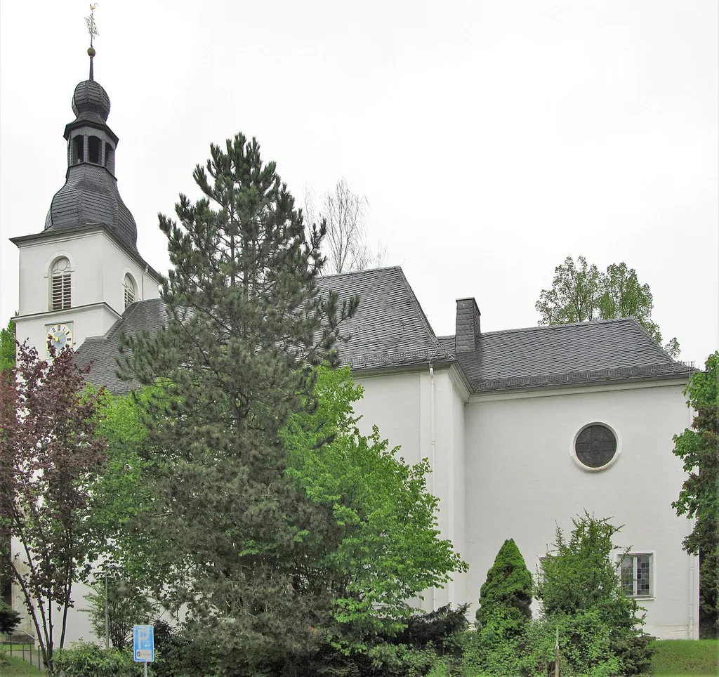 Die evangelische Kirche in Dirmingen, einem Ortsteil der Gemeinde Eppelborn, Landkreis Neunkirchen, Saarland.