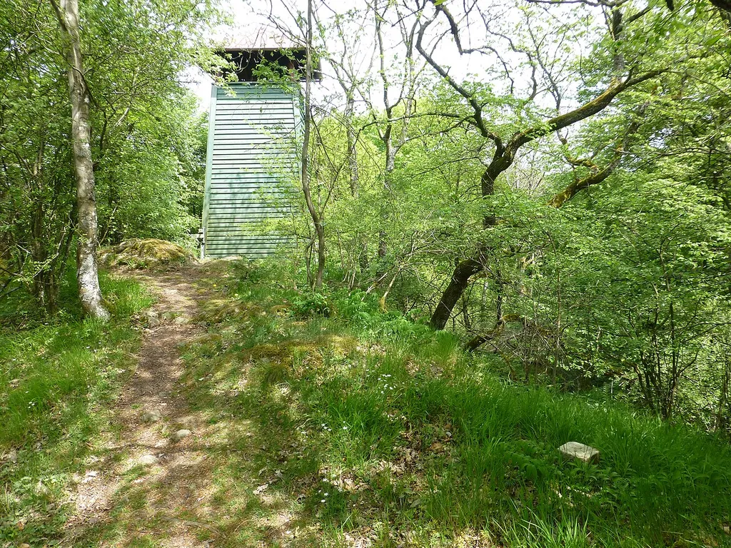 Hünsteinturm mit Gipfelstein des Hünsteins