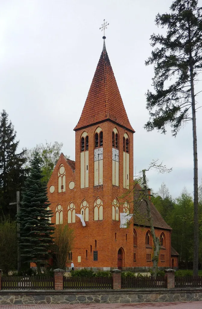 Spychowo, ul. Mazurska 9 - dawny kościół ewangelicki, obecnie rzymskokatolicki parafialny p.w. Matki Boskiej Nieustającej Pomocy, 1903-1906