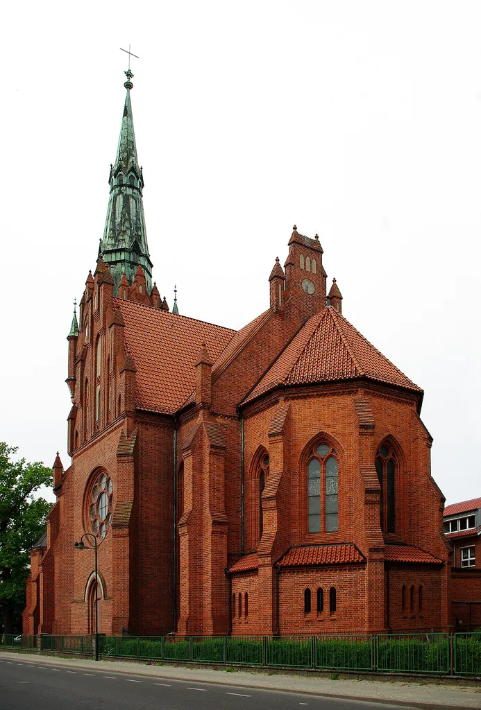 Sacred Heart Church (Bernau bei Berlin), seen from the east (Ulitzkastraße), in May 2012.